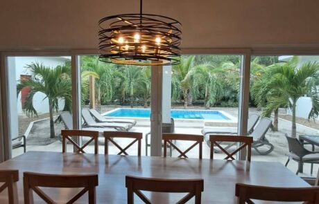 compass-rose-lagoon-house-dining-table Compass Rose Lagoon House - Ceiba Beach Resort